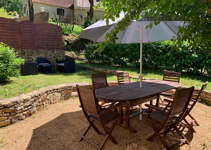 - Le Petit Noyer لو بوج